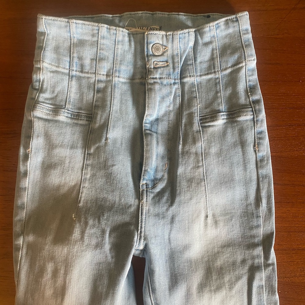 Light Wash High-Waisted Jeans